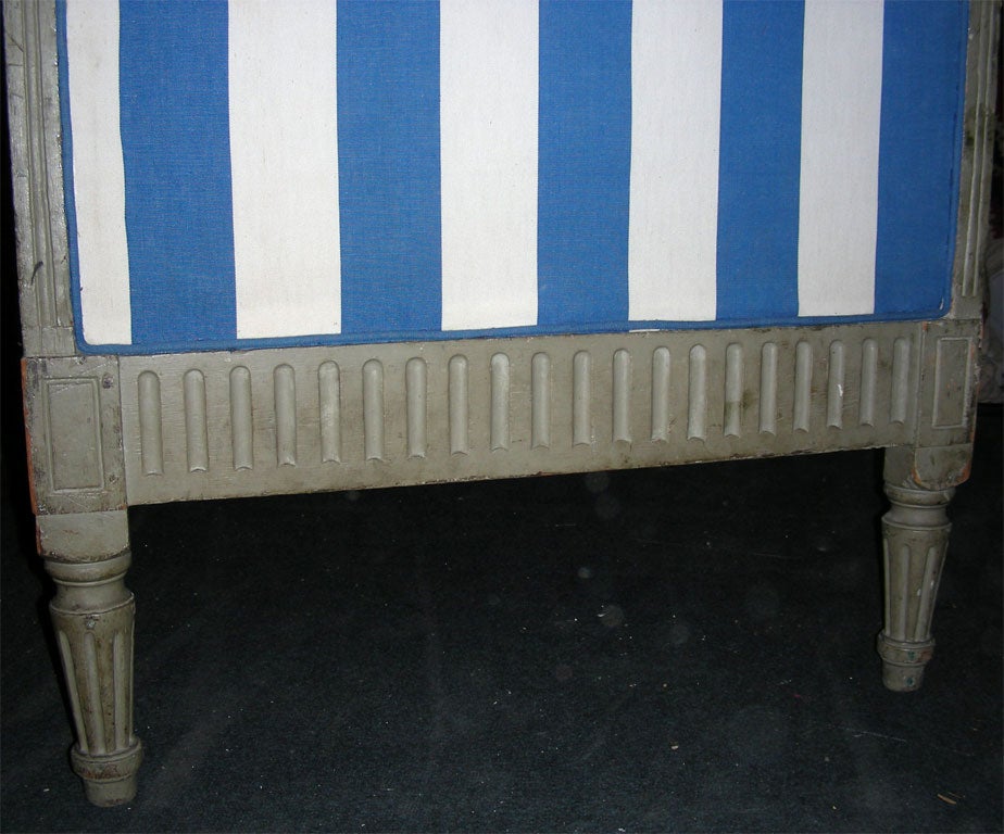 Handsome End of 18th Century Alcove Settee For Sale 1