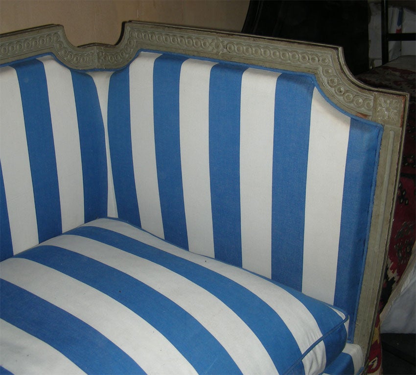Handsome End of 18th Century Alcove Settee For Sale 4