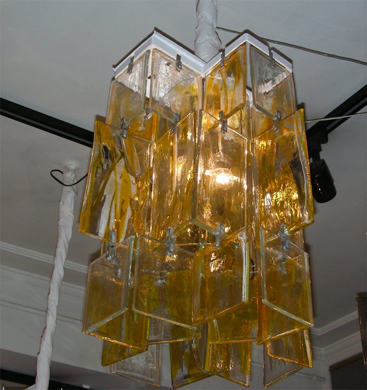 Italiano Lampadario in vetro di Murano degli anni '60 fatto di  Targhe assemblate in vendita