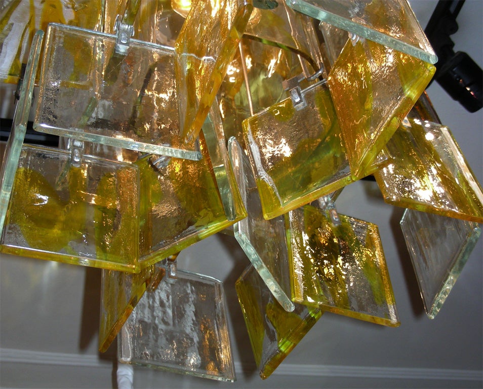 Lampadario in vetro di Murano degli anni '60 fatto di  Targhe assemblate in vendita 3
