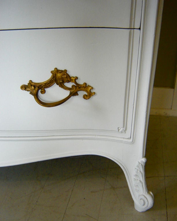 1920's Curved Front Dresser In Excellent Condition In Bridgehampton, NY