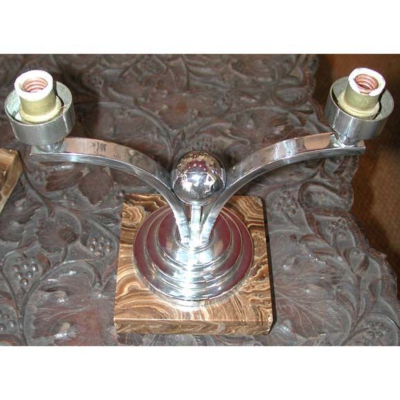 Lámparas de mesa con base de cromo y mármol ojo de tigre Francés en venta