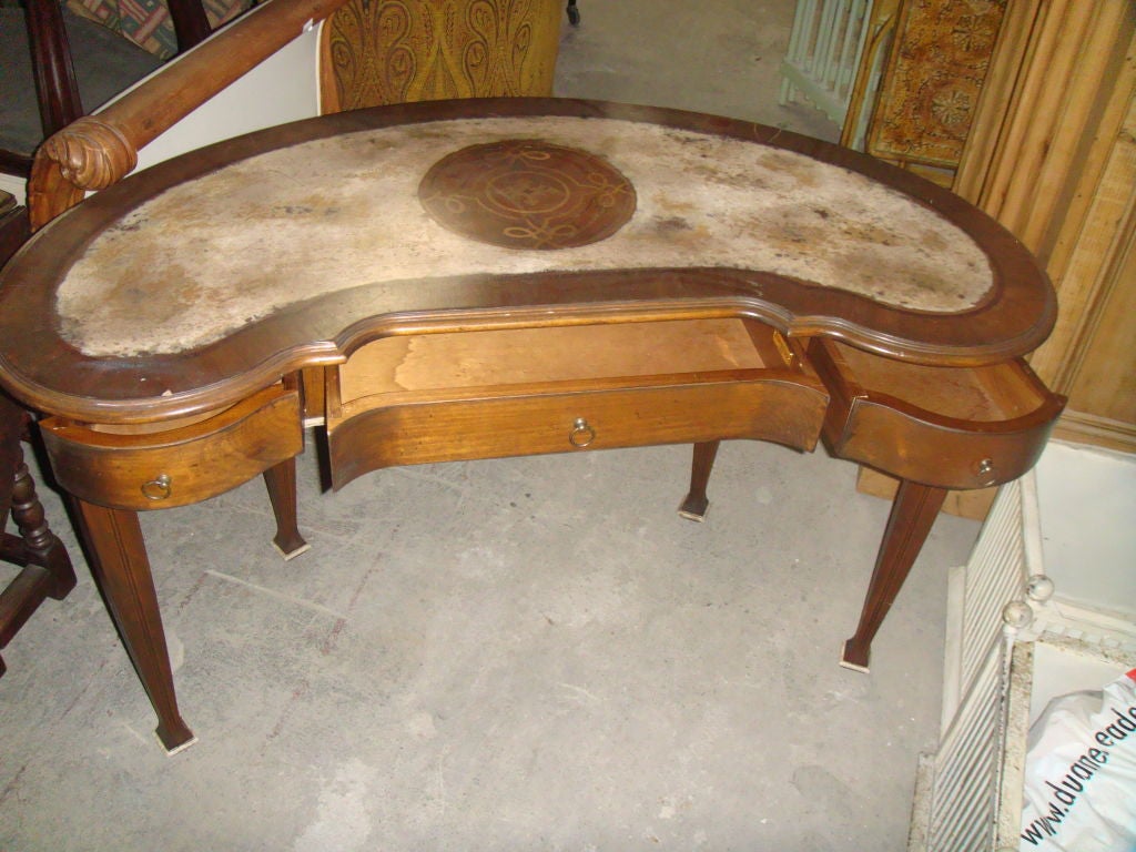 Kidney shape desk