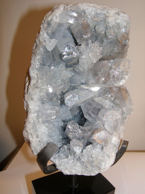 Quartz Crystal on Black Stone and Steel Base<br />
Quartz: 9