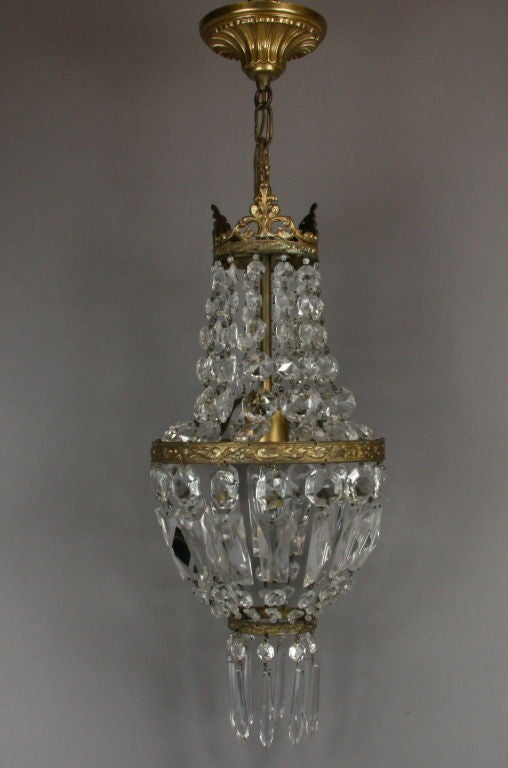 French Crystal Basket Pendant In Good Condition In Douglas Manor, NY