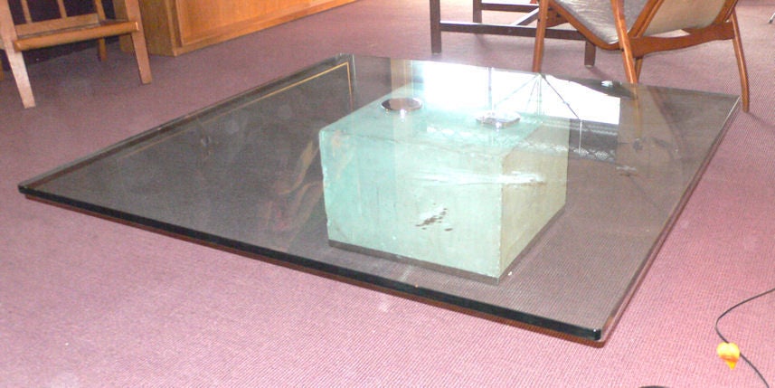 Italian large coffee table by Giovanni Offredi For Sale