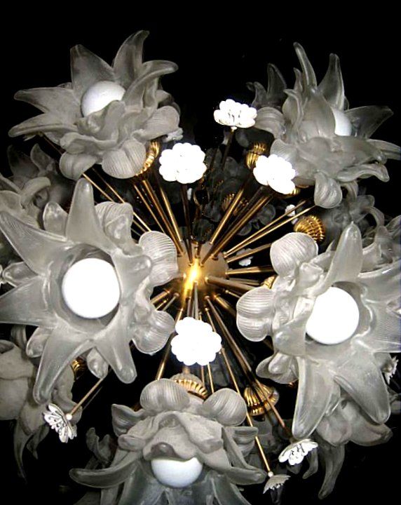 Large Glass & Brass Flower Sputnik Chandelier In Good Condition For Sale In Brooklyn, NY