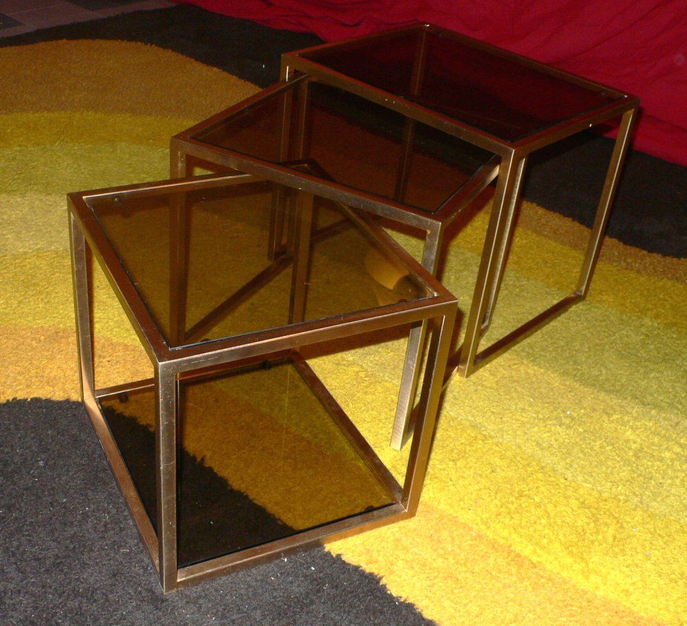 20th Century Pair Of Nesting Tables For Sale