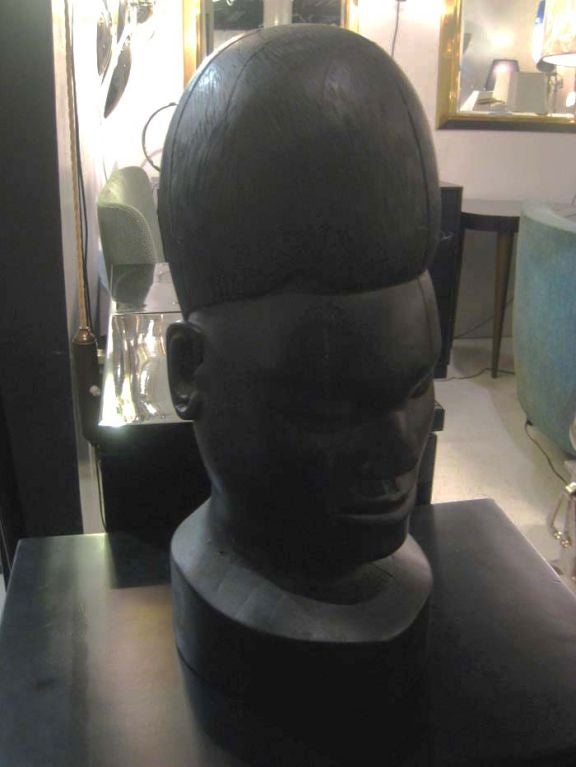 belle tête sculptée en bois ébonisé des années 1950 