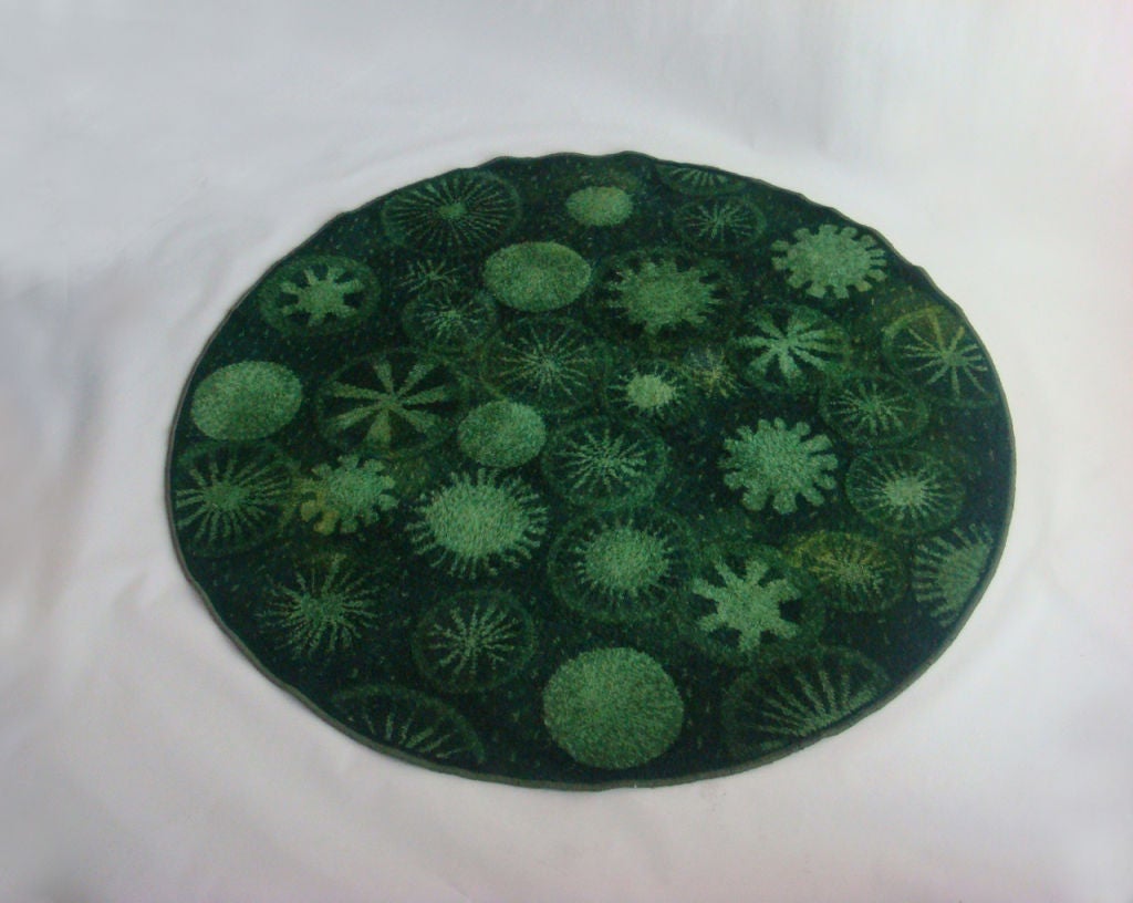 French original 1970s round "jellyfish" green rug.
