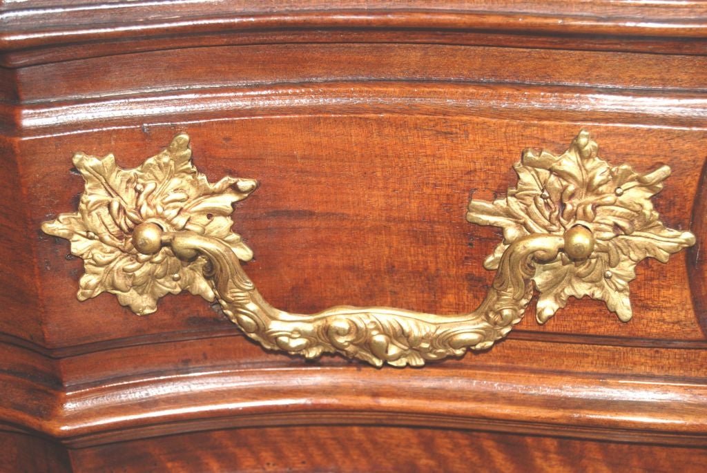 18th c. Regence Walnut Commode For Sale 3