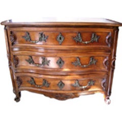 18th c. Walnut commode 5