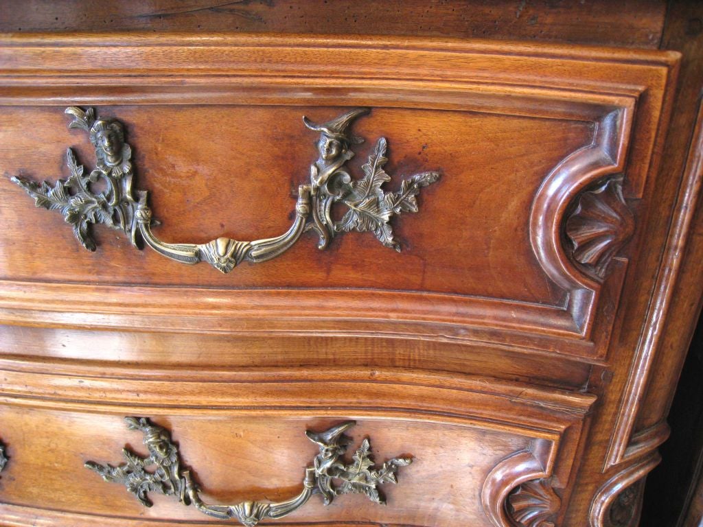 French 18th c. Walnut commode For Sale