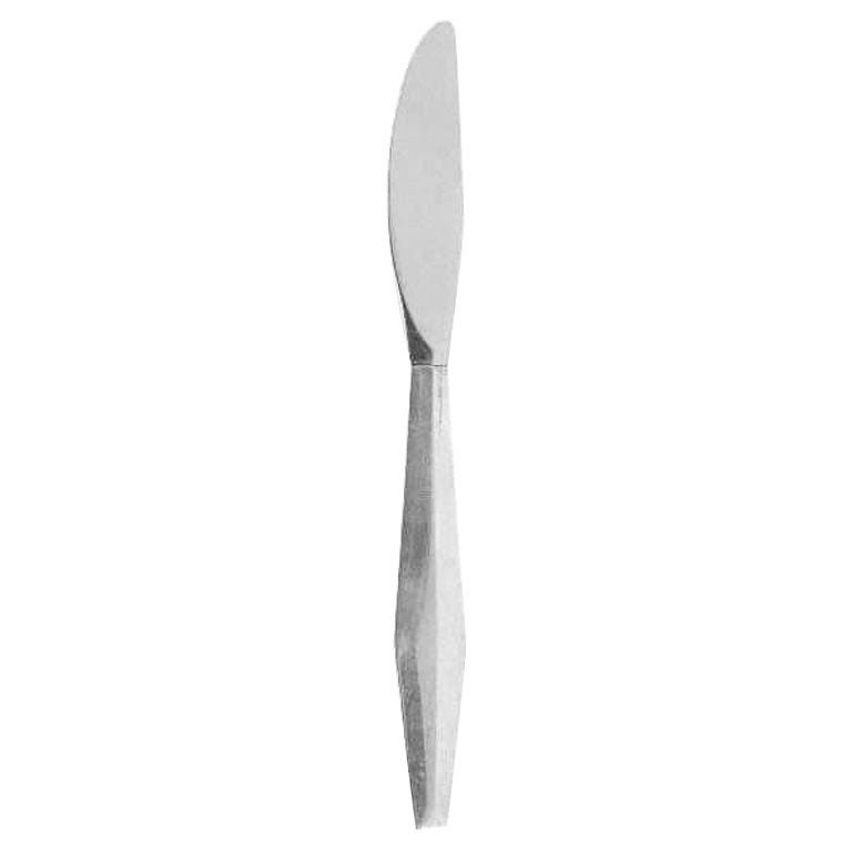 Place Butter Knife (with tapered blade) in the Diamond pattern, designed by Gio Ponti for Reed & Barton.  USA, circa 1957.  Sterling silver handle.  Stainless steel blade.  Up to 12 available; priced individually.  We also have complete place