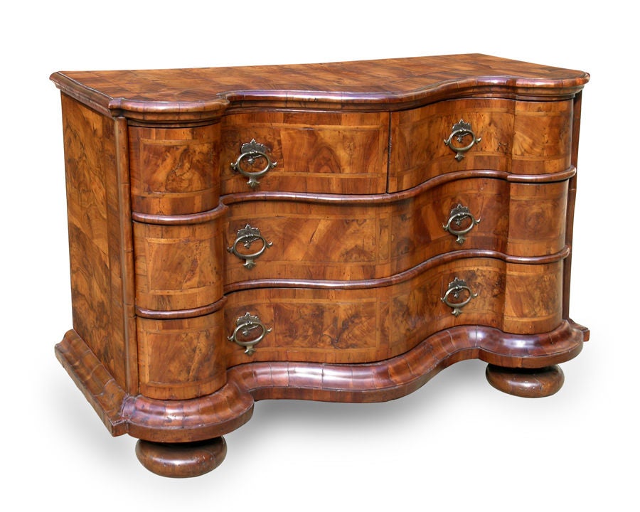 ITALIAN BAROQUE BURL WALNUT-VENEERED COMMODE
