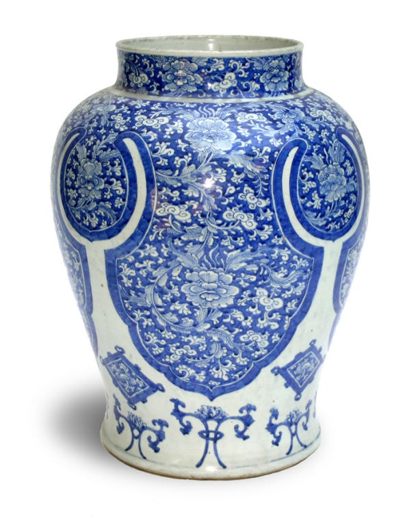 CHINESE BLUE- AND WHITE-GLAZED PORCELAIN LARGE VASE