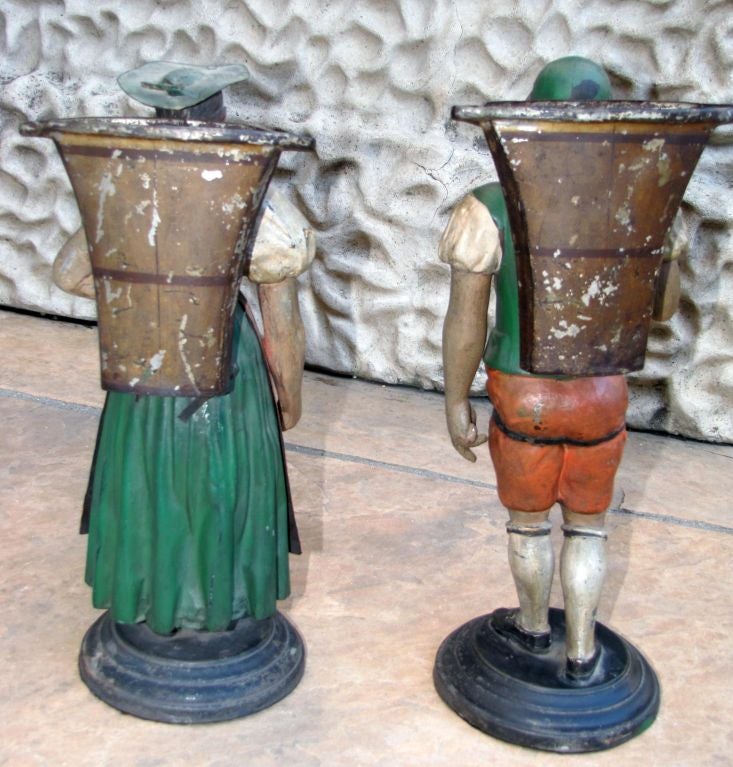 PAIR OF GERMAN PAINTED TOLE STANDING FIGURAL BOUQUETIERS For Sale 4