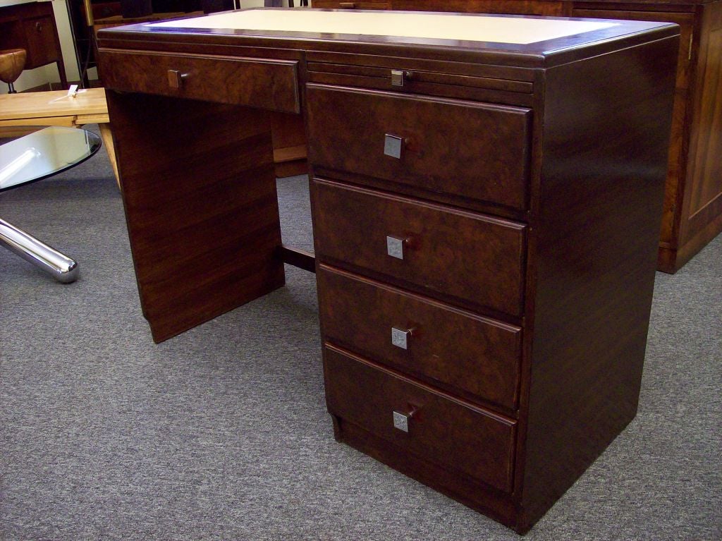 Chic Antique English Mahogany Leather-Topped Midcentury Desk In Good Condition In Port Chester, NY