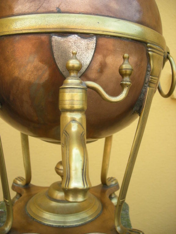 Samovar d'origine avec autocollant à l'intérieur indiquant circa<br />
dates des années 1825 à 1838