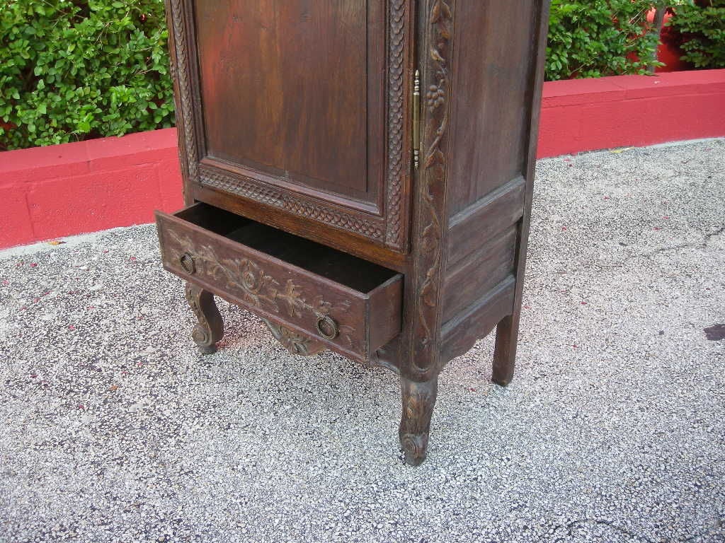 19th Century French Country Bonnetiere 4