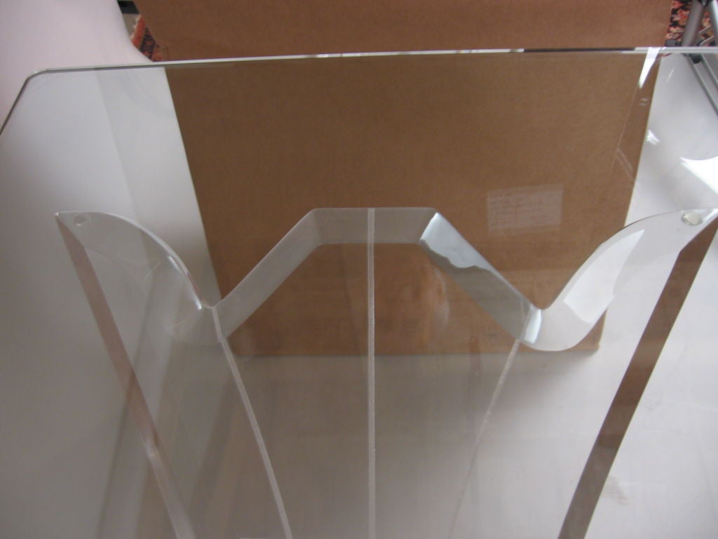 LUCITE AND GLASS CONSOLE / SOFA TABLE In Excellent Condition In St.amford, CT
