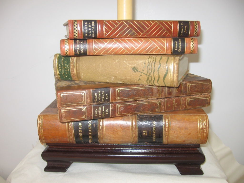 stained glass stacked books lamp