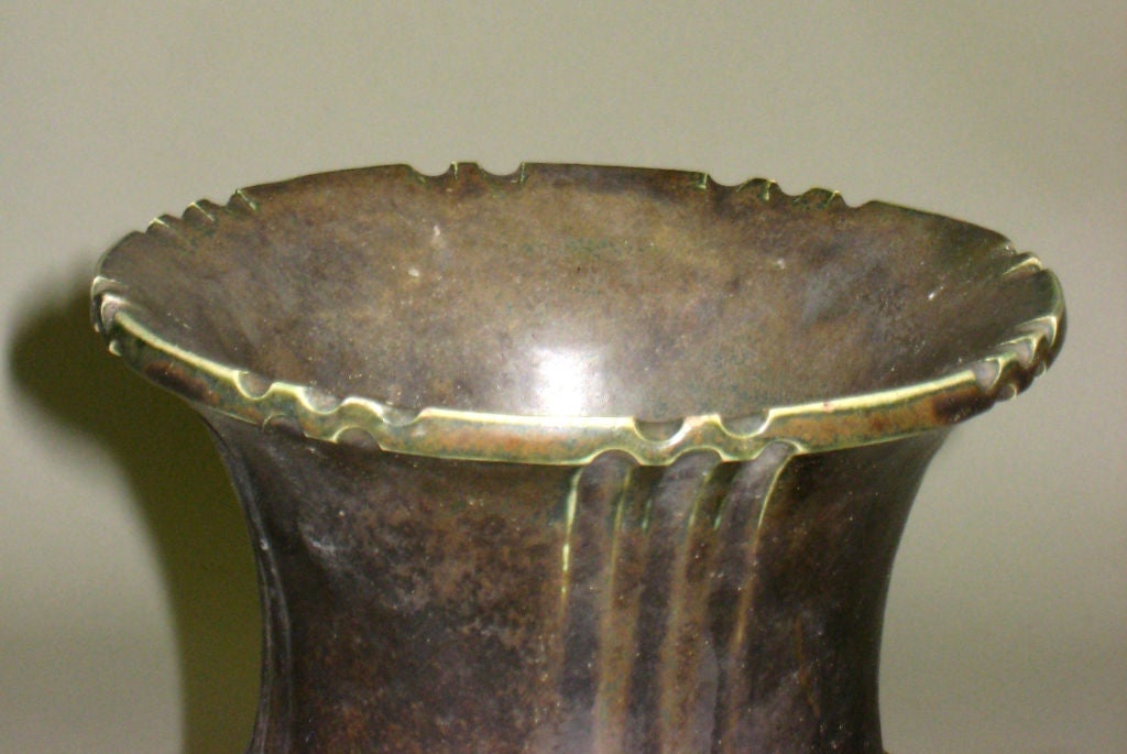 Urne en céramique néoclassique de style colonial français, moderne du milieu du siècle dernier Bon état - En vente à New York, NY