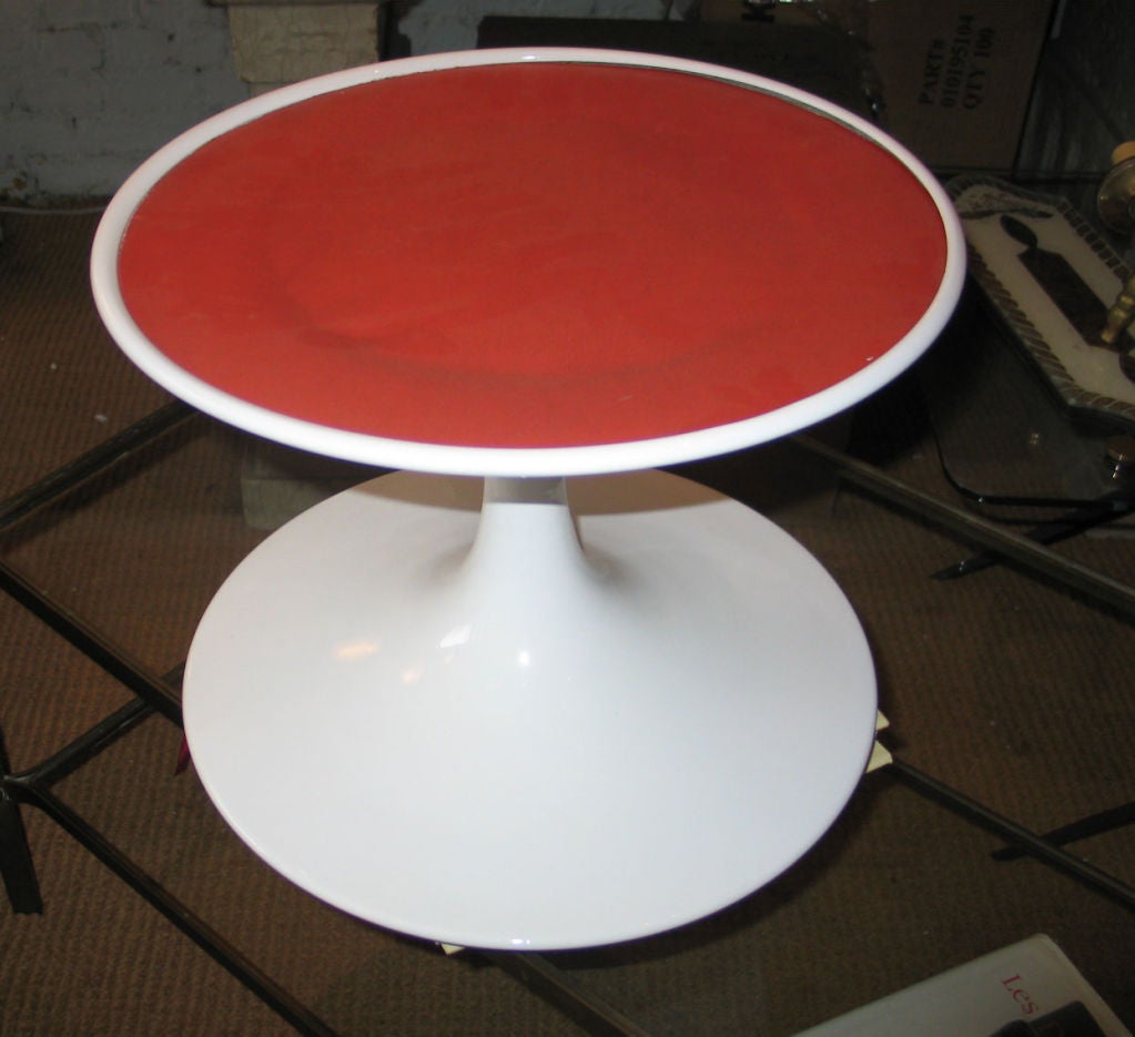 4 tabourets ou tables d'appoint suédois de style Mid-Century Modern de Broderna Johansons. Conçues comme des pièces multifonctionnelles pouvant servir de tabourets ou de petites tables. 

Estampillé sur les fonds. Prix individuel