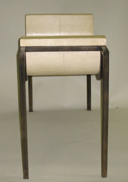 Français Deux bancs en parchemin français dans le style de Marc du Plantier en vente