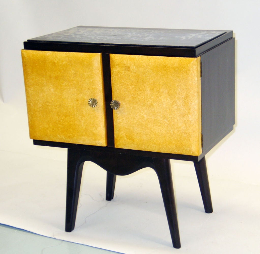 Pair of Italian Mid-Century Modern nightstands or end tables with parchment style doors by Osvaldo Borsani.