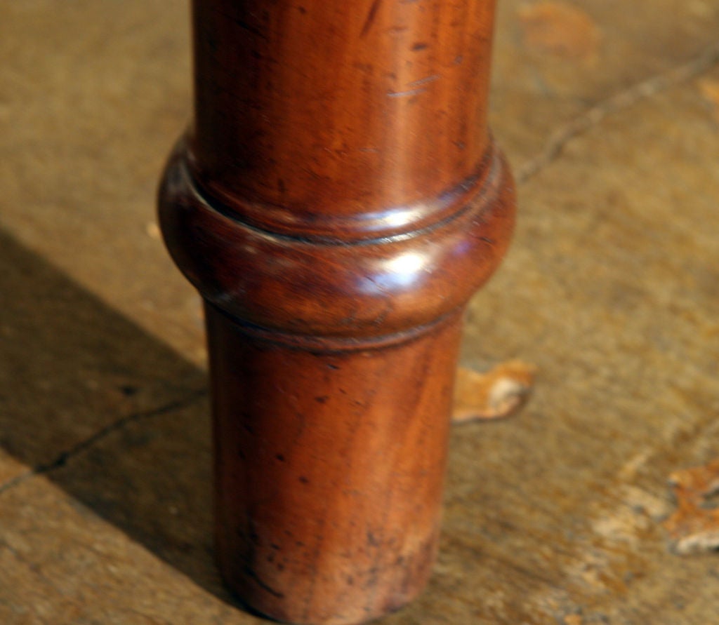 Italian Table in cherry wood. 1920s For Sale 3