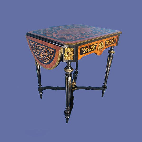 Pair of French 19th century companion marquetry drop-side tables In Excellent Condition For Sale In Los Angeles, CA