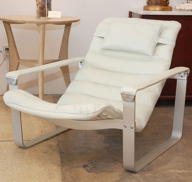 Made by Asko Oy, Helsinki. Aluminum frame with original white leather upholstery with pillow. Seat adjusts to 3 different settings.