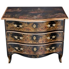 An Elegant and Shapely French Rococo 3-Drawer Serpentine Commode with Serene Chionoiserie Decoration