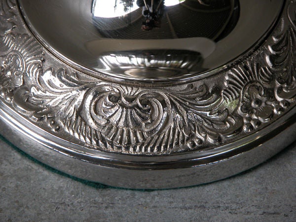 Sleek American Art Deco Nickel-Plated Urn-Form Lamp For Sale 1