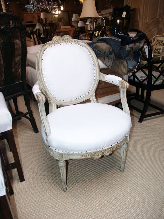 Charming Bow Arm Chair