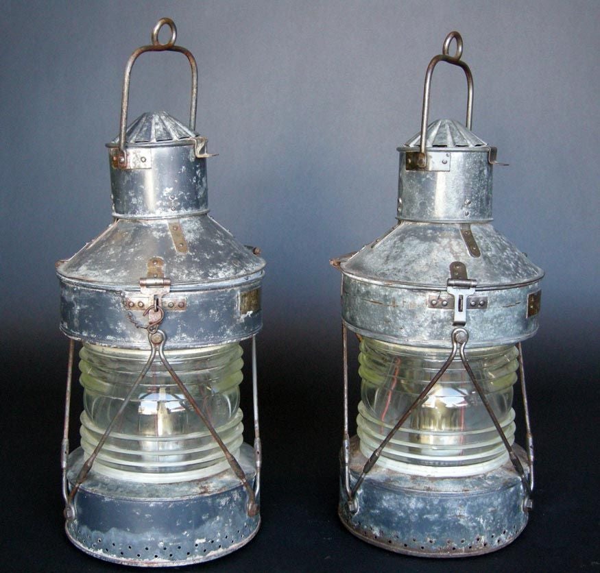 Paar antike russische nautische Lampen