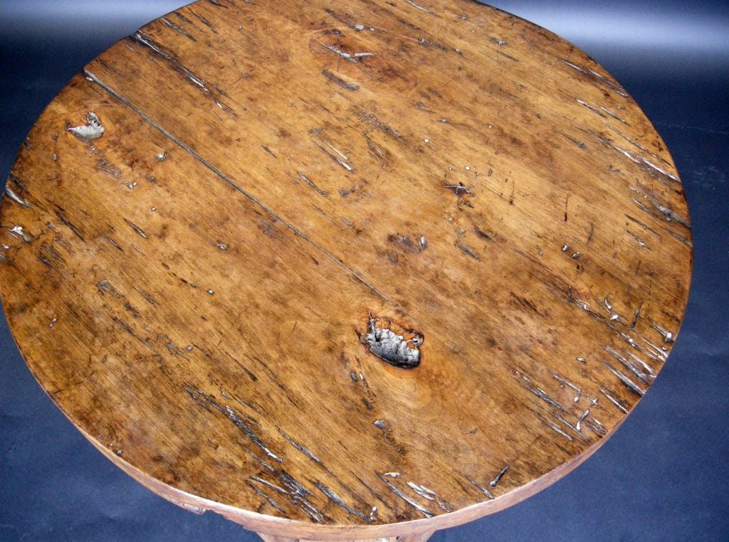 American Custom Round Rustic Tavern Coffee Table