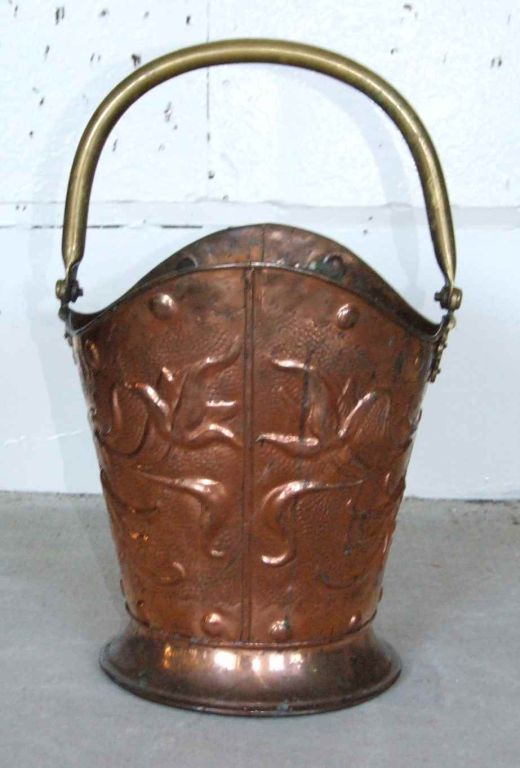 19th Century Arts and Crafts kindling bucket In Good Condition In Greenwich, CT