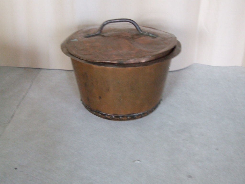 An Early 19th c. English Copper Apple Kettle with Lid In Fair Condition In Greenwich, CT