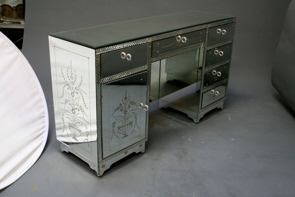 Mid-20th Century Reversed Etched Mirror Make-Up Desk
