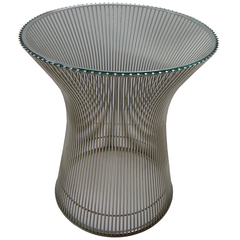 Occasional table in nickel plated steel by Warren Platner for Knoll. Original plastic floor guard.