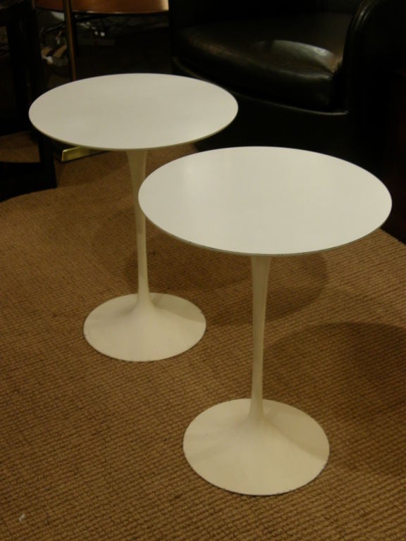 American Pair of Vintage Round Side Tables by Eero Saarinen for Knoll