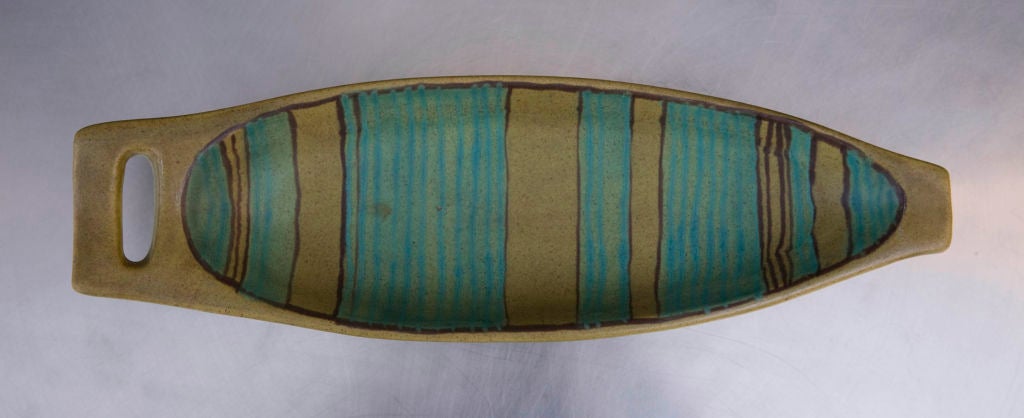 American Mesa Green Glaze Ceramic Boat by Fong Chow for Glidden In Excellent Condition For Sale In New York, NY