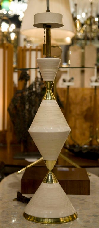 American Porcelain Hourglass Table Lamp by Gerald Thurston for Lightolier In Excellent Condition For Sale In New York, NY