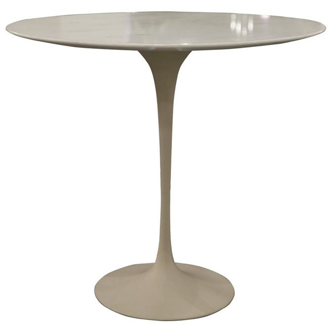 American Vintage Oval Pedestal Side Table by Eero Saarinen for Knoll Associates For Sale