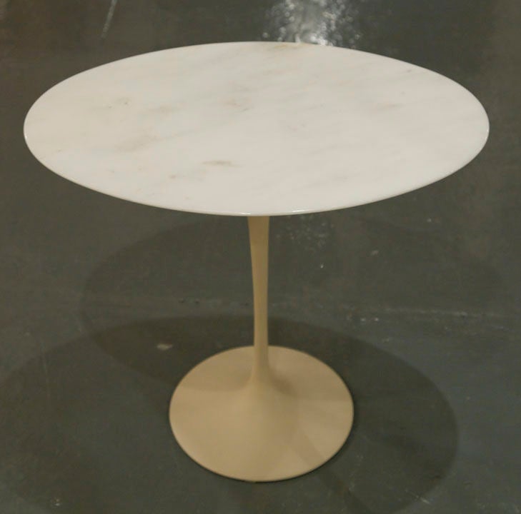 Cast American Vintage Oval Pedestal Side Table by Eero Saarinen for Knoll Associates For Sale