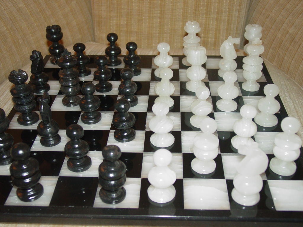 Black/White Onyx Chess Set