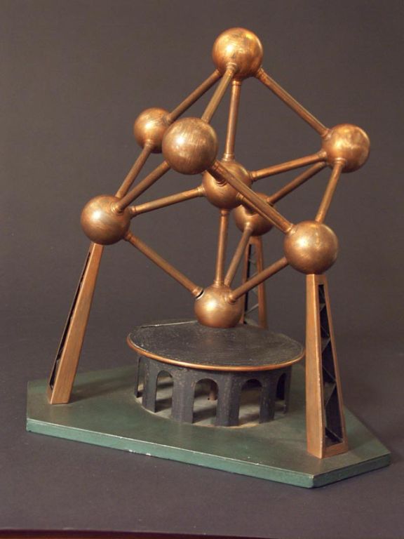 Spectacular large model of the Atomium, called 