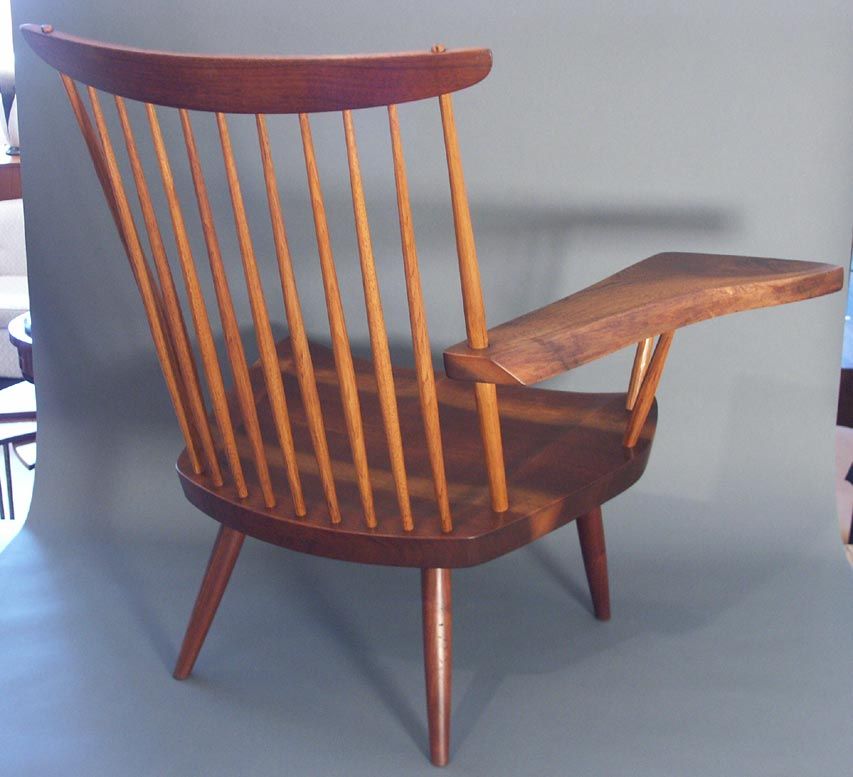 A One Arm Low Lounge Chair by George Nakashima In Excellent Condition In New York, NY